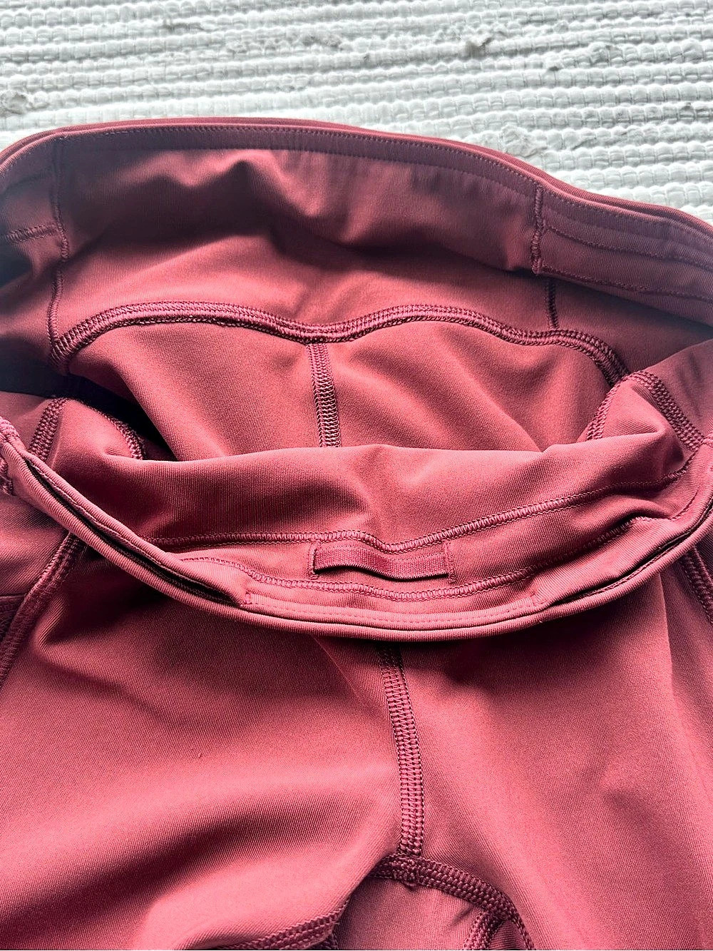 Lululemon Speed Up Tight Mesh 28” Savannah Burgundy Pockets Size 4 - Picture 12 of 14